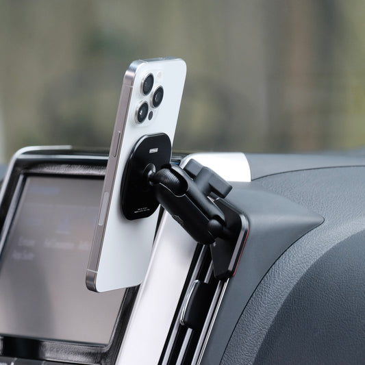 Toyota Land Cruiser 200 2016-2021 MagSafe-compatible Phone Mount